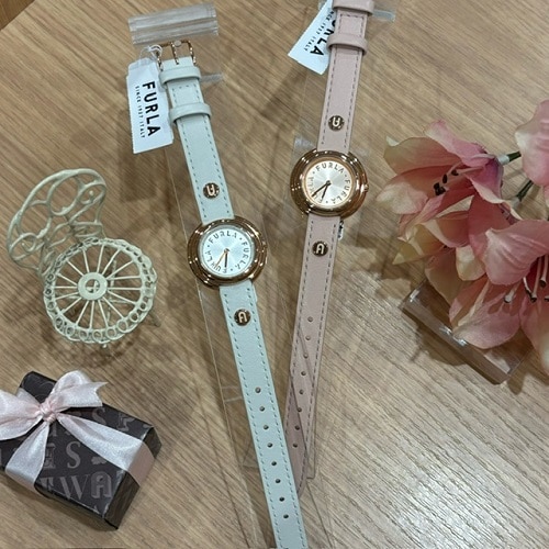 【レザー好きな貴女へ】おしゃれなベルトで魅せる!華やかな腕元に*FURLA