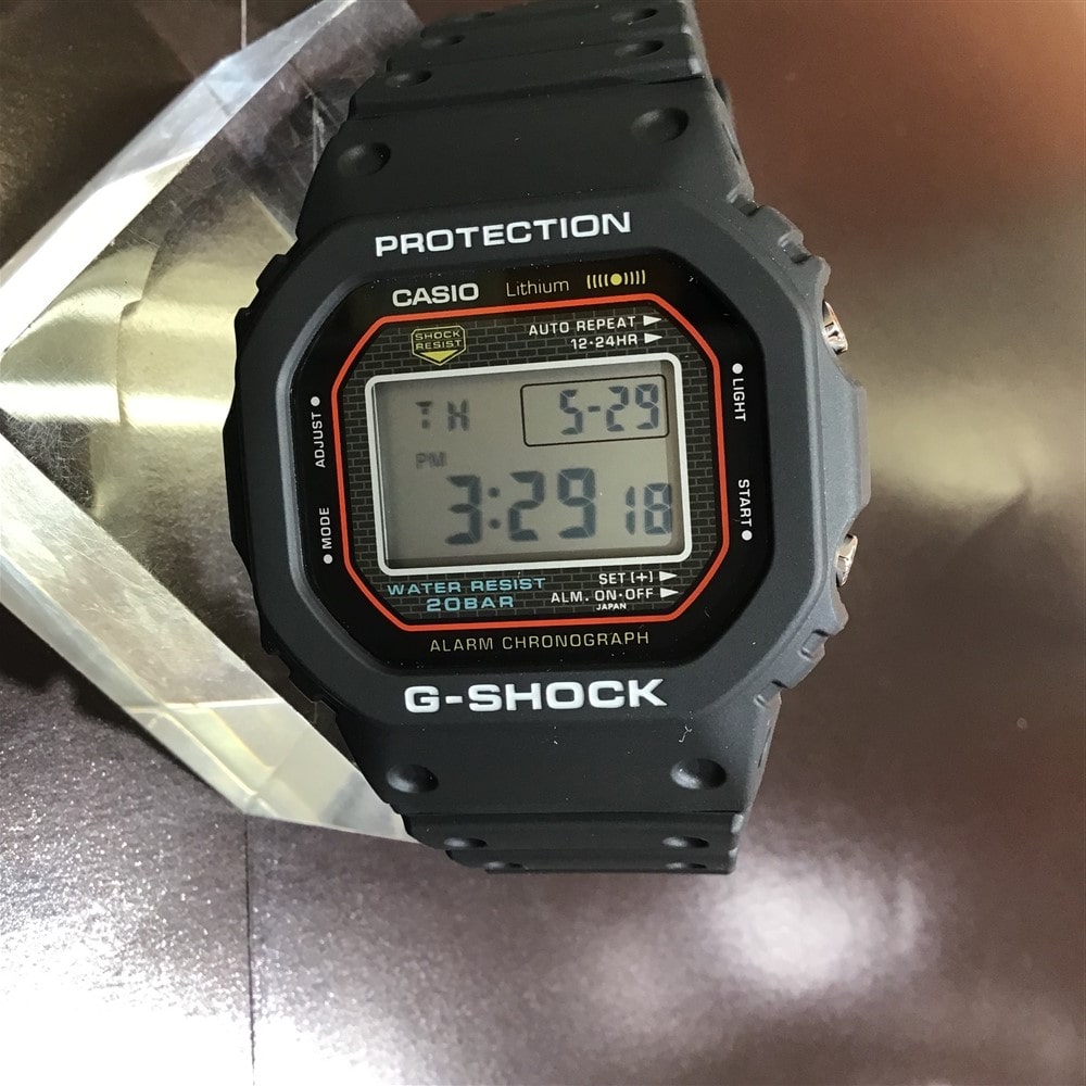 《G-SHOCK》初代G-SHOCK復刻モデル DW-5000R-1AJF 再入荷致しました!