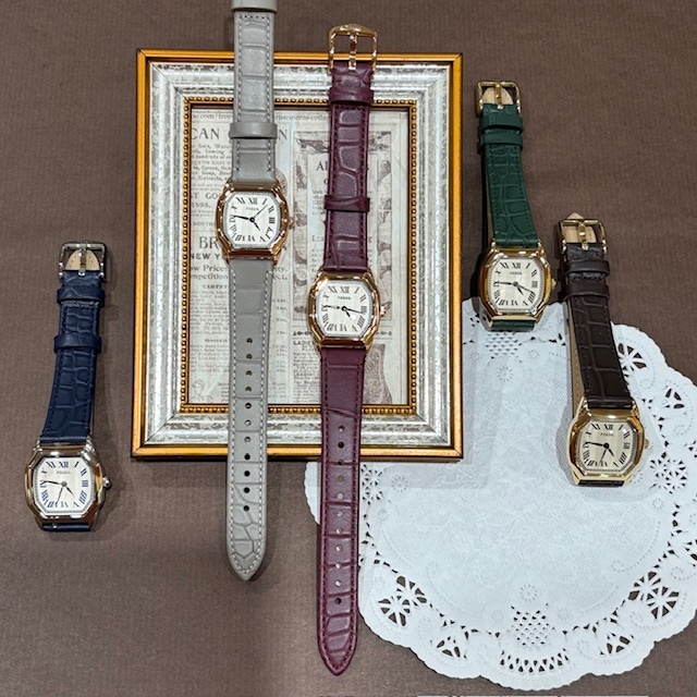 【秋カラー】クラシカルな魅力たっぷり!しっとり上品な腕元に*FOSSIL