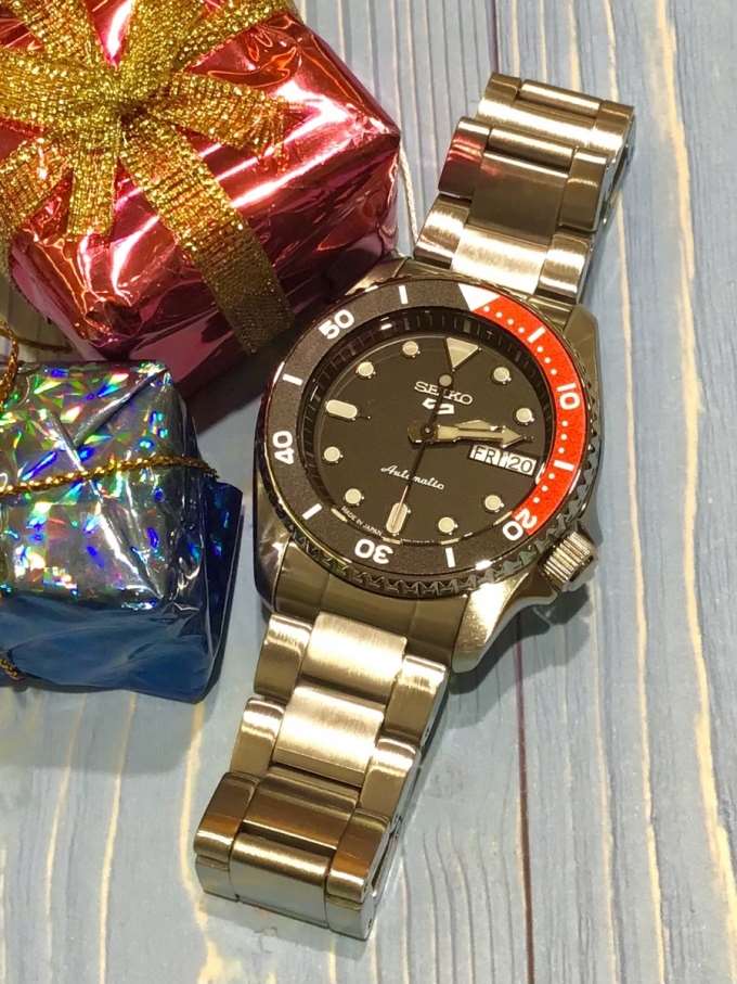 *SEIKO 5 SPORTS* 赤と黒